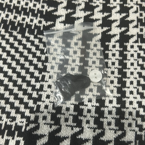 NWT Isaac Mizrahi Large pullover - Picture 3 of 10